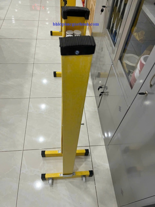 Hàng rào nhựa di động kích thước 1.2m x 2.5m có thể xếp gọn