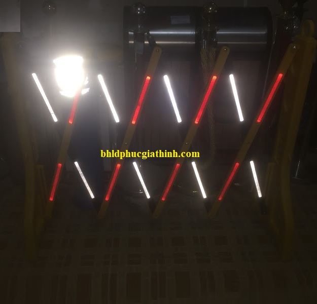 Hàng rào chắn bằng nhựa di động xếp gọn có phản quang