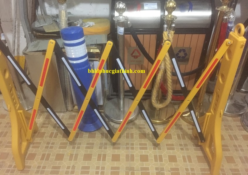 Hàng rào chắn bằng nhựa di động xếp gọn có phản quang