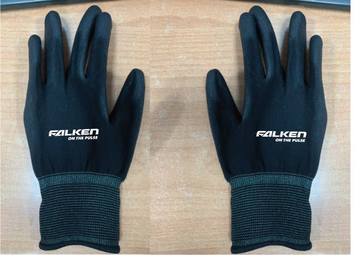 In logo lên găng tay làm quà tặng