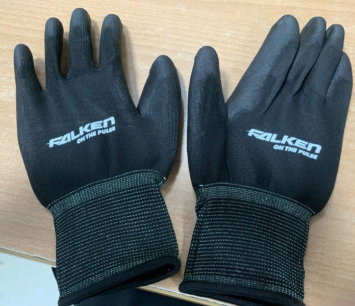 In logo lên găng tay làm quà tặng