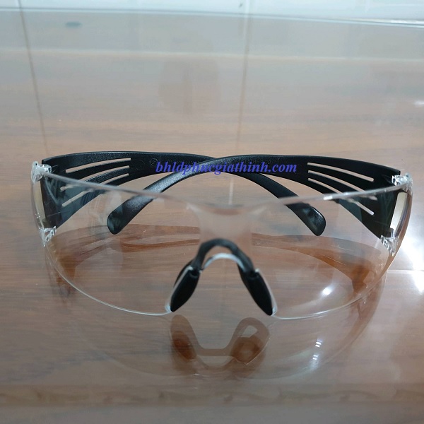 Kính bảo hộ không đọng sương 3M SF301AF chống bụi và chống tia UV xuất xứ Đài Loan