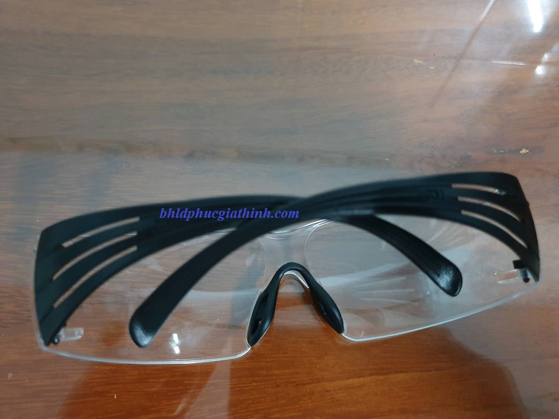 Kính bảo hộ không đọng sương 3M SF301AF chống bụi và chống tia UV xuất xứ Đài Loan