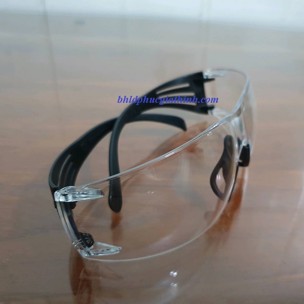 Kính bảo hộ không đọng sương 3M SF301AF chống bụi và chống tia UV xuất xứ Đài Loan