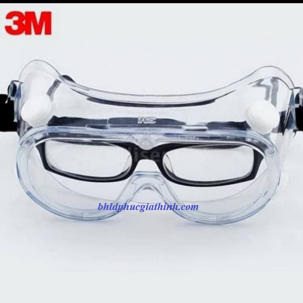 Kính bảo hộ chống hoá chất 3M 1621 chống đọng sương sử dụng kết hợp được cùng với kính cận