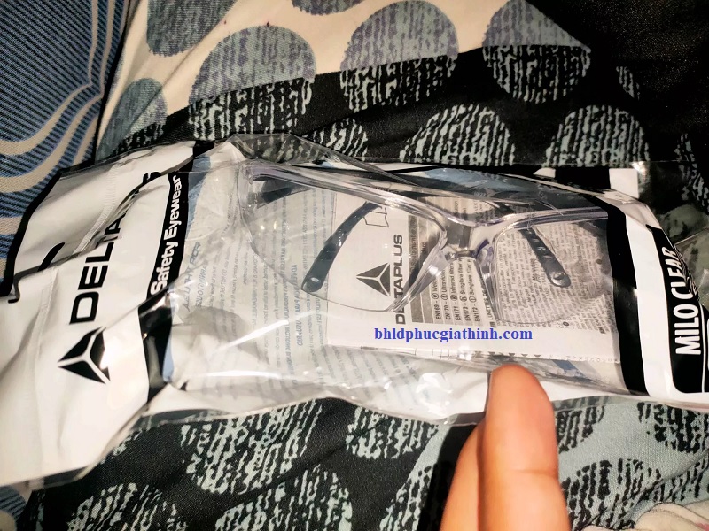 Kính bảo hộ chống hoá chất chống tia UV400 Delta Plus Milo Clear