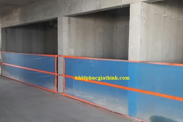 Lưới PVC chắn lan can công trình, chắn cửa thang máy cắt theo kích thước yêu cầu