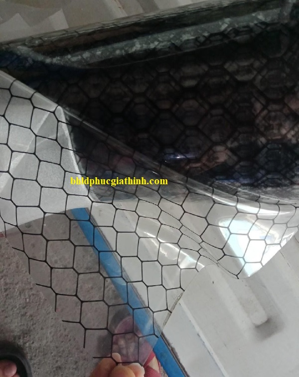 Màng nhựa PVC lưới mắt cáo chống tĩnh điện kích thước 1.37m x 30m x 0.3mm