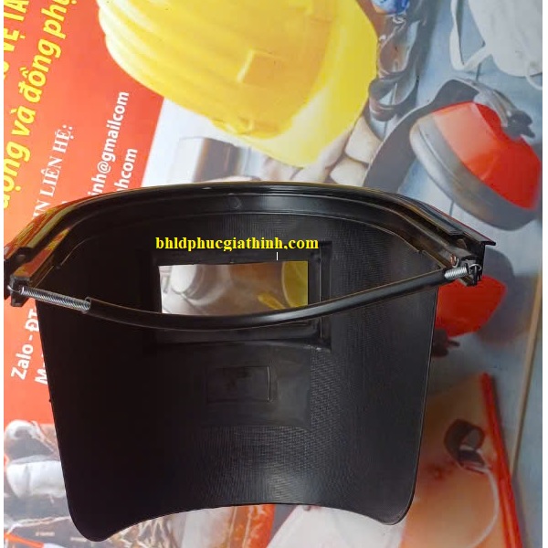 Mặt nạ hàn gọng lò xo Usafety sử dụng kết hợp với nón bảo hộ