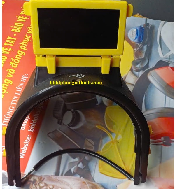 Mặt nạ hàn gọng lò xo Usafety sử dụng kết hợp với nón bảo hộ