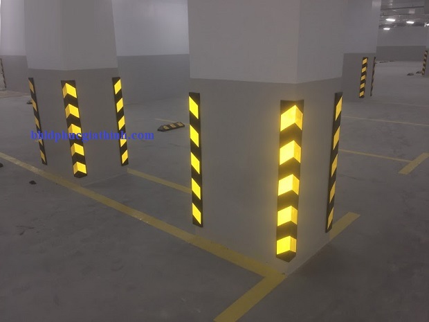 Thanh ốp cột cao su vuông phản quang 1m (1000*100*10mm)