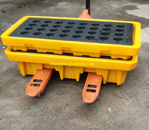 Pallet nhựa chống tràn dầu và hoá chất 2 phuy kích thước 1300x680x300mm
