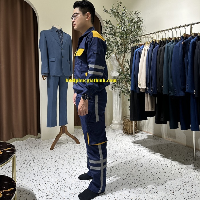 Quần áo bảo hộ phối màu vải Kaki 65/35 may phản quang áo và quần