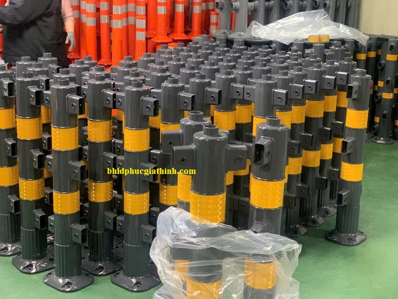 Rào phân làn 3 thanh phản quang L2.000xW200xH950mm có thể lắp đặt nối tiế