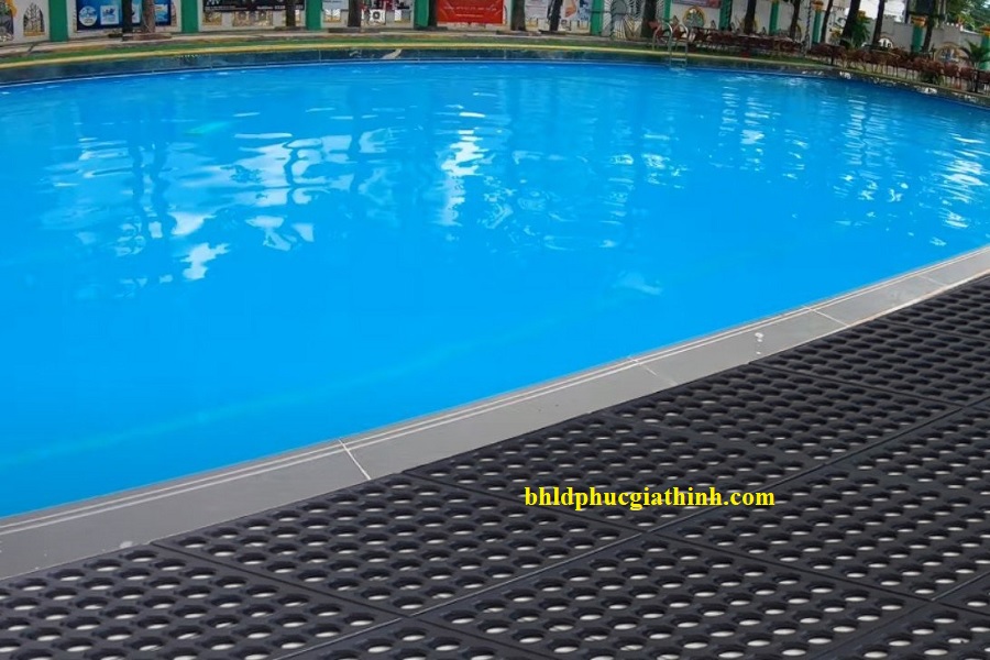 Thảm cao su lót sàn chống trơn trượt kích thước 91x91x1.2cm màu đen