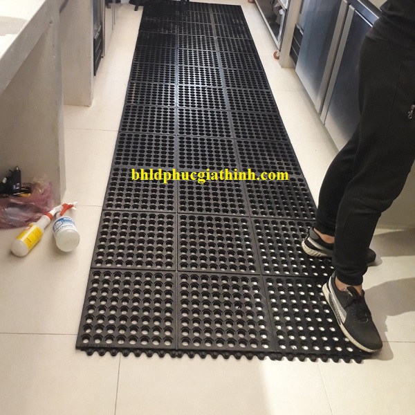 Thảm cao su lót sàn chống trơn trượt kích thước 91x91x1.2cm màu đen