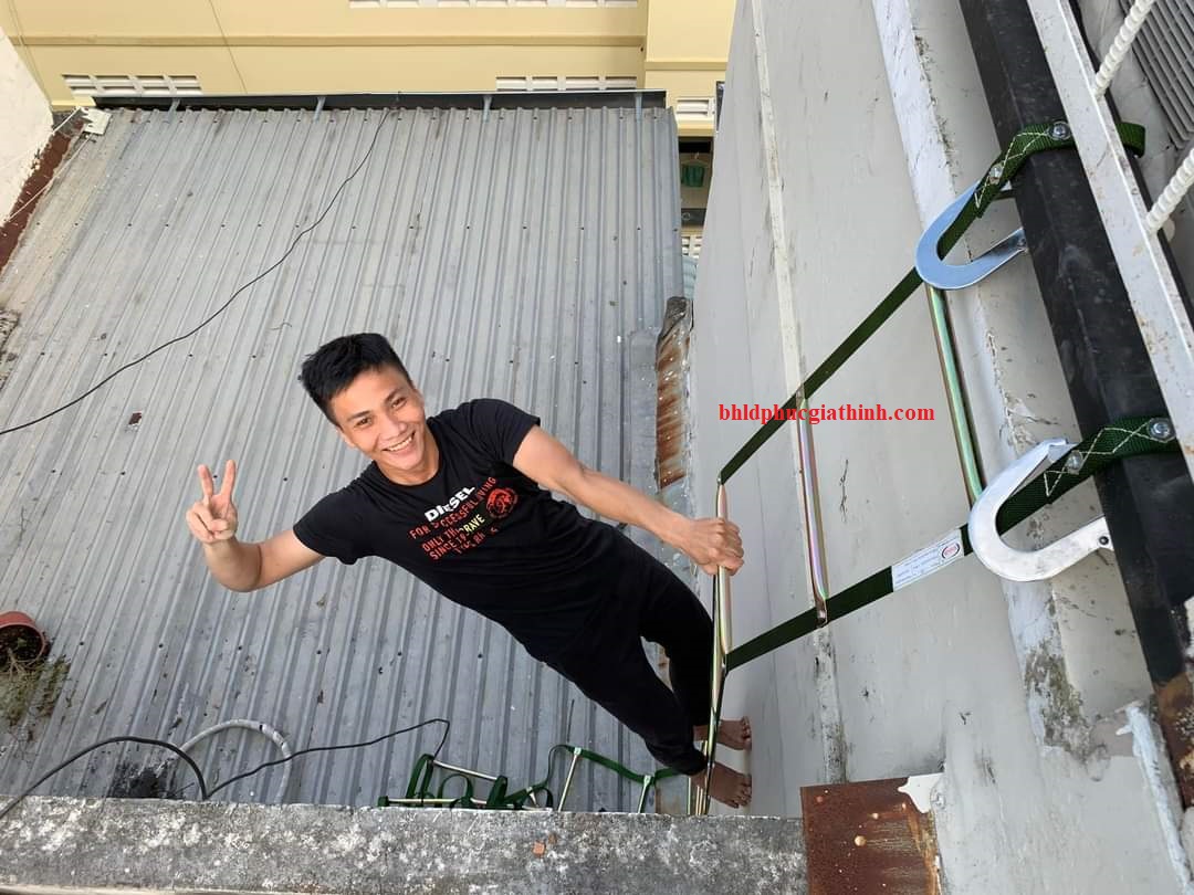 Thang dây thoát hiểm cho nhà cao tầng