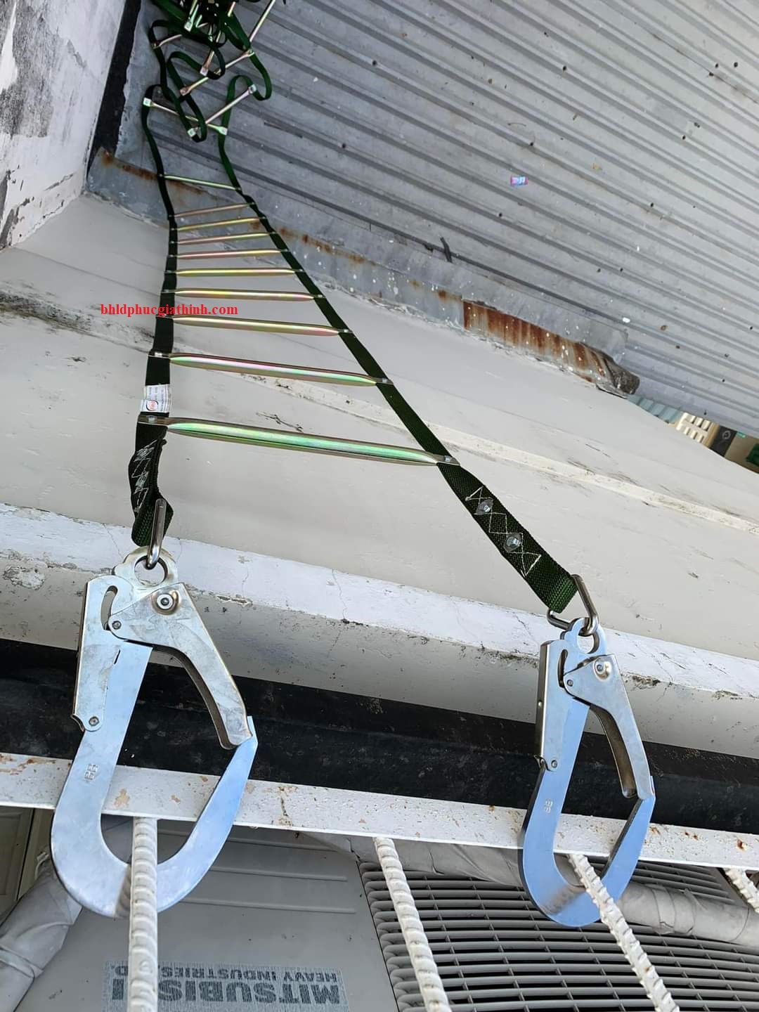 Thang dây thoát hiểm cho nhà cao tầng