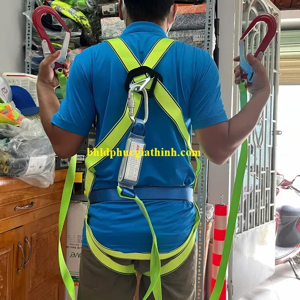 Dây an toàn toàn thân 2 móc nhôm giảm xóc Adela