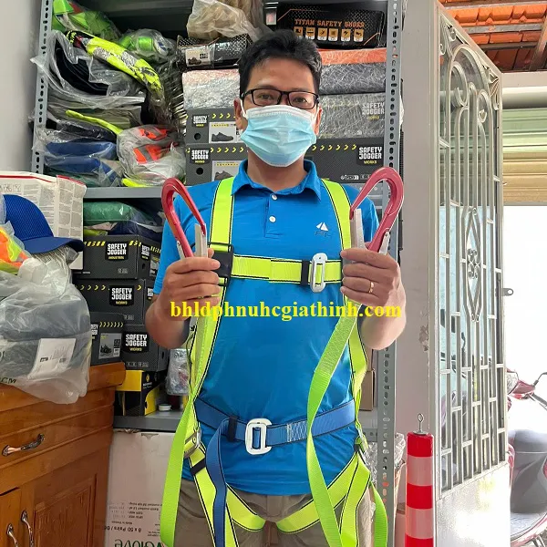 Dây an toàn toàn thân 2 móc nhôm giảm xóc Adela