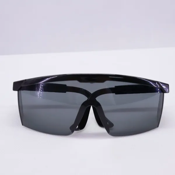 KÍNH BẢO HỘ EVEREST EV105 TRẮNG - ĐEN