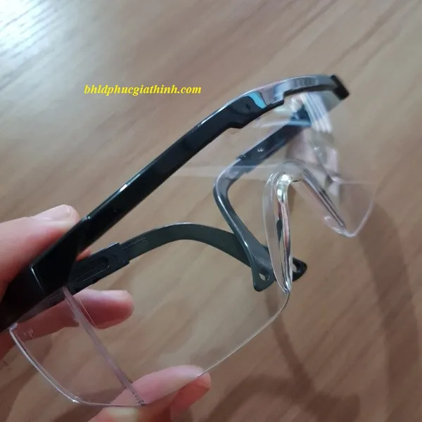 KÍNH BẢO HỘ EVEREST EV105B TRẮNG - ĐEN