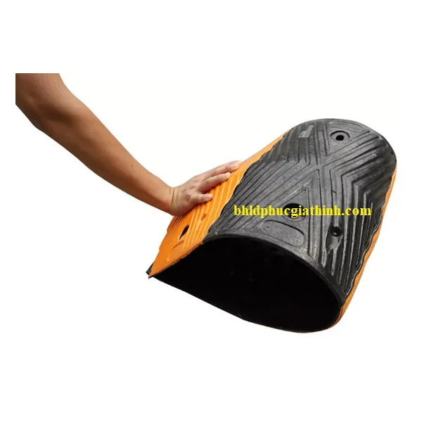 Gờ giảm tốc cao su có mắt mèo phản quang dài 100 (cm) x rộng 35 (cm) x cao 5 (cm)