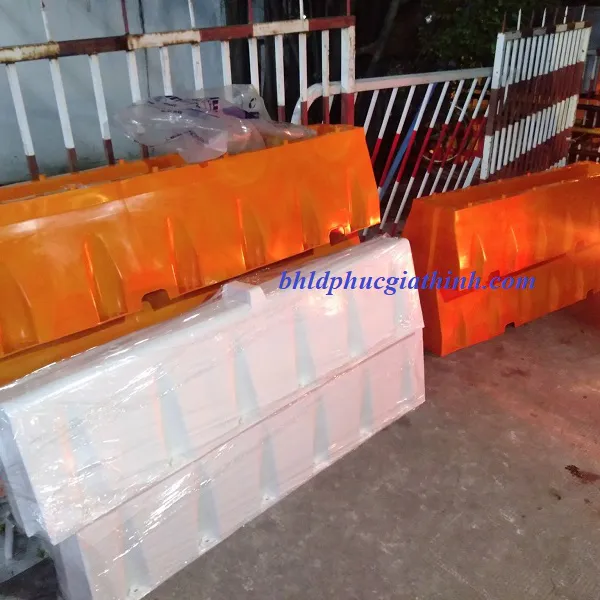 DẢI PHÂN CÁCH GIAO THÔNG TB BẰNG NHỰA DÀI 1.5M