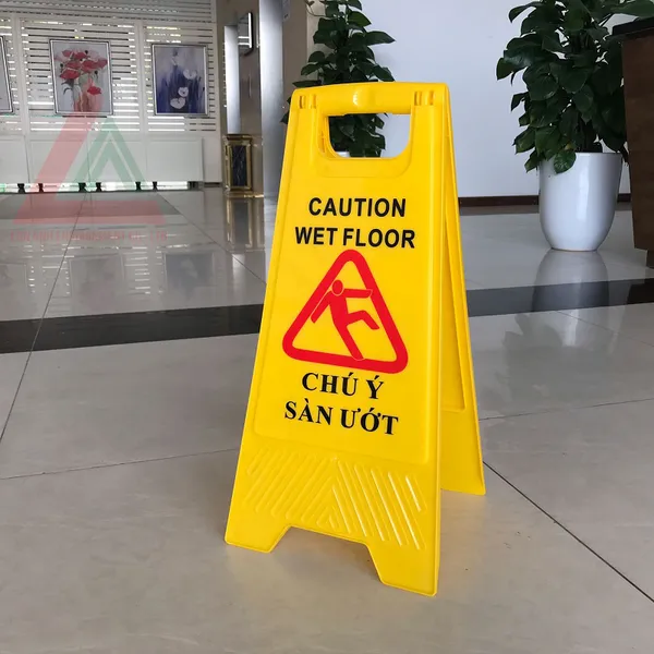 Biển cảnh báo Chú Ý Trơn Trượt biển chữ A