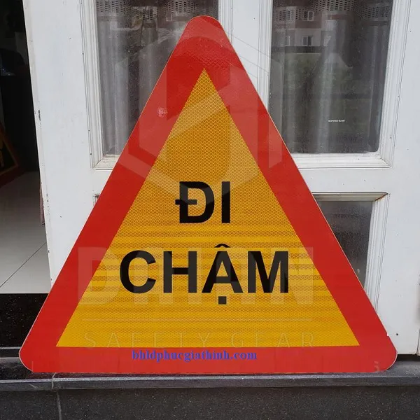 Biển báo giao thông W.245a Đi Chậm có phản quang