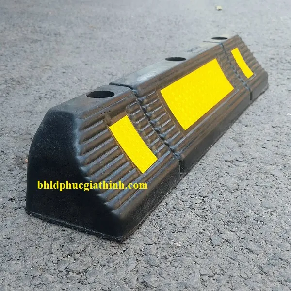 Chặn bánh xe cao su nhập khẩu kích thước 600x120x100mm
