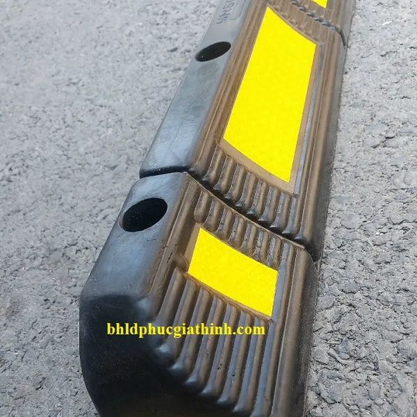 Chặn bánh xe cao su nhập khẩu kích thước 600x120x100mm