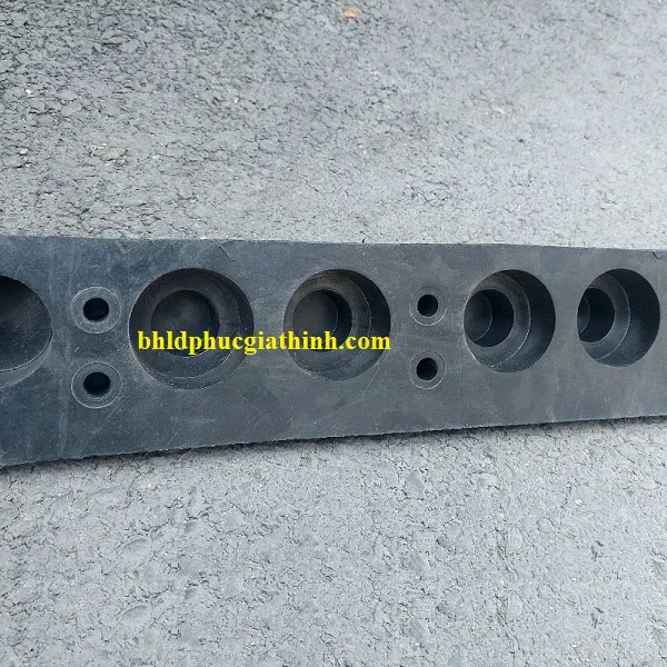 Chặn bánh xe cao su nhập khẩu kích thước 600x120x100mm