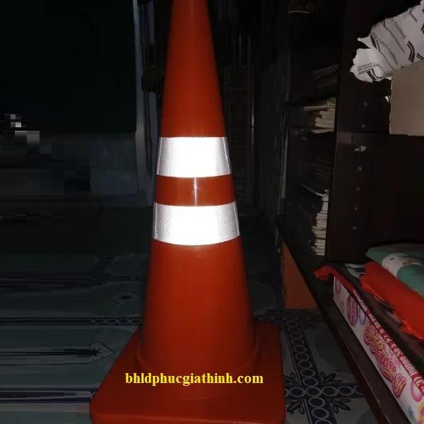 Cọc tiêu giao thông hai đường phản quang nhựa HDPE cứng GT.70A cao 70cm