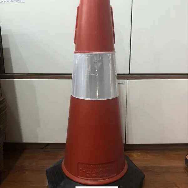 Cọc tiêu giao thông phản quang GT.511 cao 72cm chất liệu HDPE