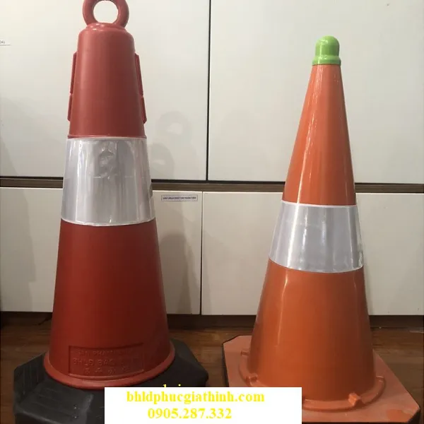 Cọc tiêu giao thông phản quang GT.511 cao 72cm chất liệu HDPE