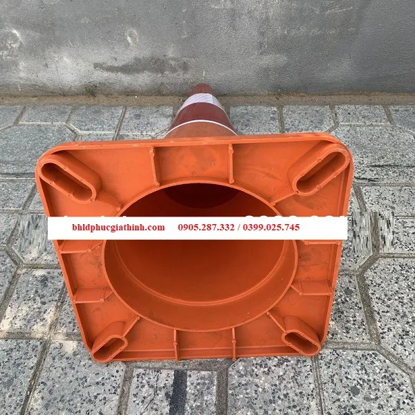 Cọc tiêu giao thông phản quang cao 70cm GT.70B nhựa HDPE cứng