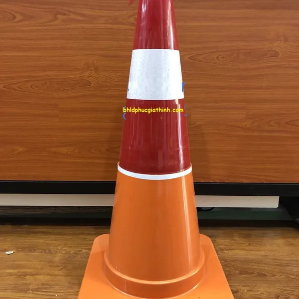 Cọc tiêu giao thông phản quang cao 70cm GT.70B nhựa HDPE cứng