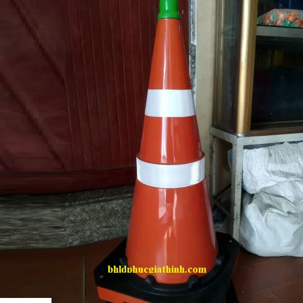 Cọc tiêu giao thông GT.52 cao 63.5cm có hai đường phản quang trắng