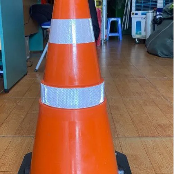 Cọc tiêu giao thông GT.52 cao 63.5cm có hai đường phản quang trắng