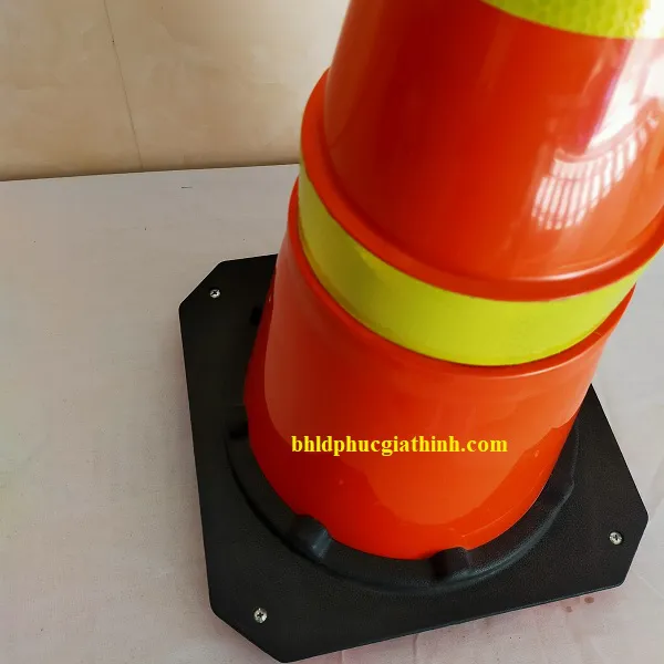 Cọc tiêu giao thông dạ quang GT.53 cao 63.5cm nhựa cứng HDPE