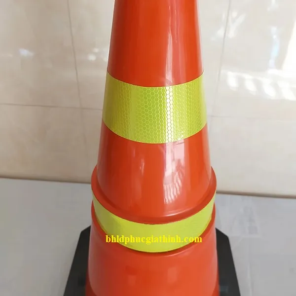 Cọc tiêu giao thông dạ quang GT.53 cao 63.5cm nhựa cứng HDPE