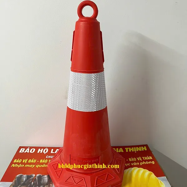 Cọc tiêu giao thông hình chóp nón màu đỏ phản quang trắng cao 70cm