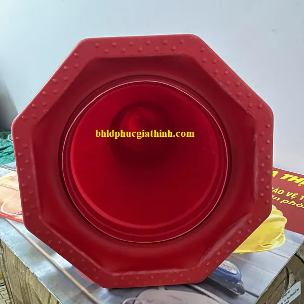 Cọc tiêu giao thông hình chóp nón màu đỏ phản quang trắng cao 70cm