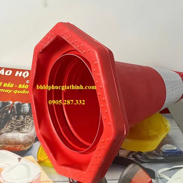 Cọc tiêu giao thông hình chóp nón màu đỏ phản quang trắng cao 70cm