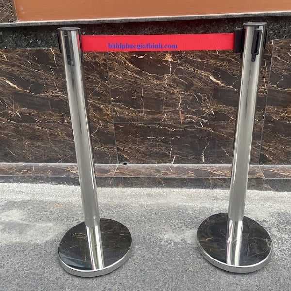 Cột chắn inox dây kéo 2m phân luồng lối đi