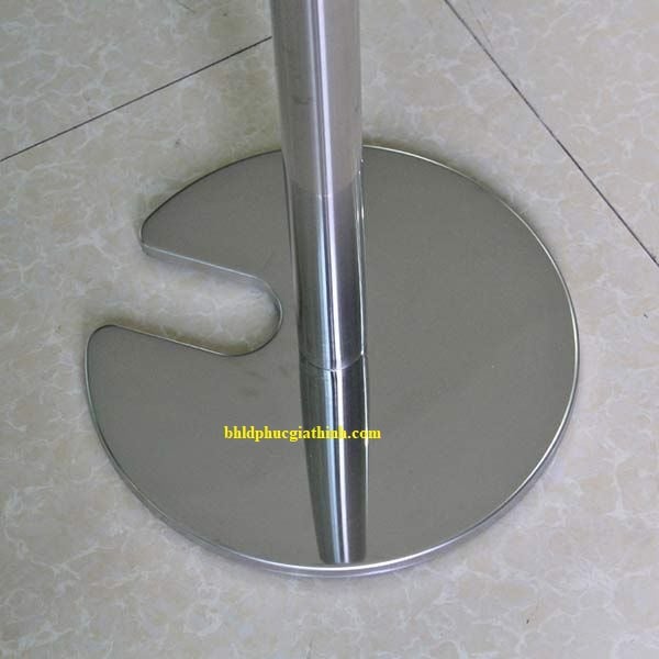 Cột chắn inox đầu dây kéo 2m đế sắt chữ U đường kính 320mm