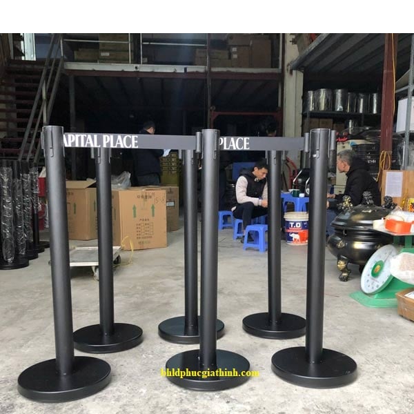 Cột chắn Inox sơn tĩnh điện màu đen đầu dây kéo 3m