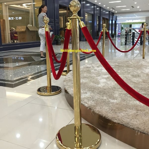 Cột chắn Inox vàng dây nhung dài 1.5m sang trọng cho sự kiện