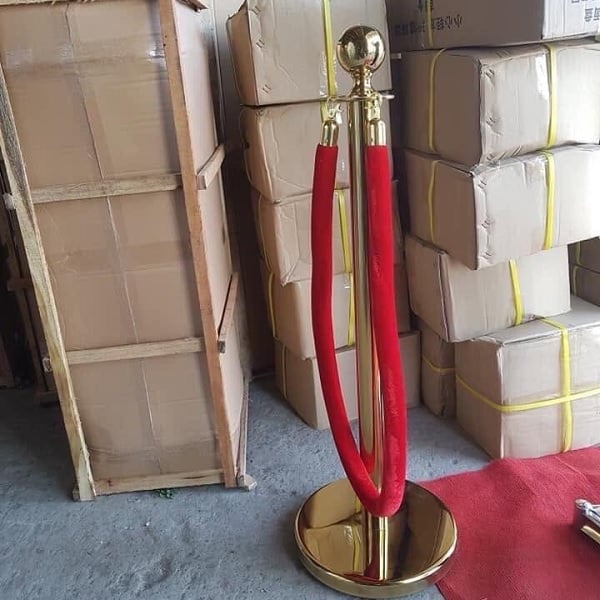 Cột chắn Inox vàng dây nhung dài 1.5m sang trọng cho sự kiện